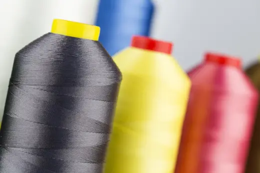 Нитка POLYART(ПОЛИАРТ) 40/30/20 колір 2830 , для пошиття чохлів на автомобільні сидіння і кермо